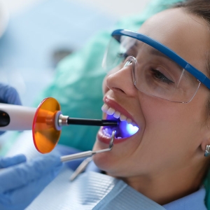 Niskoenergetski laseri u dentalnoj medicini