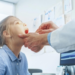 Mehanička akutna ozljeda oralne sluznice, traumatski ulkus - ugriz nakon lokalne anestezije kod djece